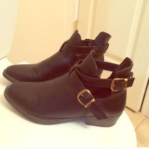 Black Leather Cut out Buckle Moto Ankle Boots 7.5