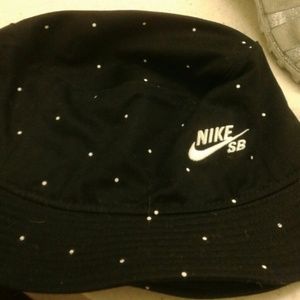 Nike bucket hat