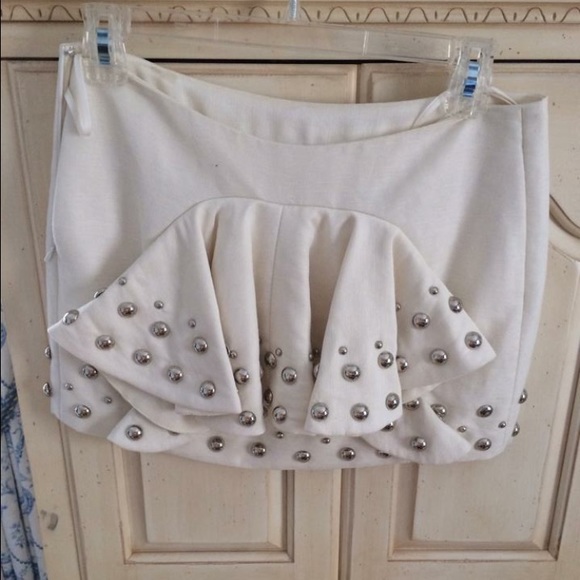 White skirt from Bloomingdales! Stunning Back 🎉🎊 - Picture 2 of 2