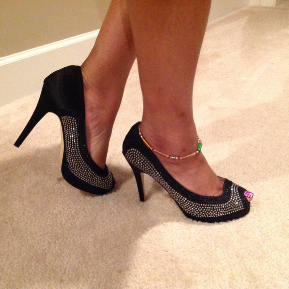 Black satin heels - Picture 2 of 4