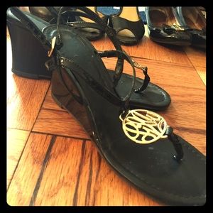 Lilly Pulitzer size 6.5 black Lilly sandals