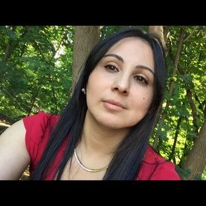 Meet your Posher, Damaris