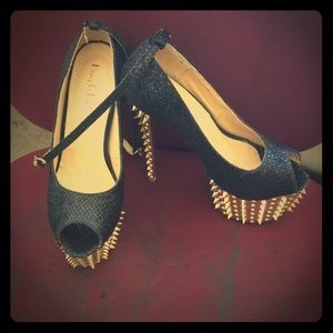 Black and Gold Pumps Never Worn