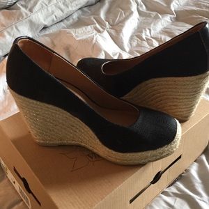 Nine West black wedges