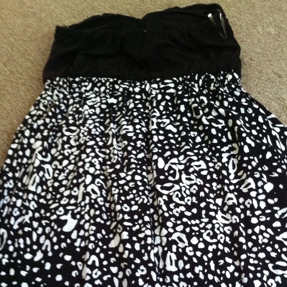 Black and white strapless dress - Picture 2 of 2