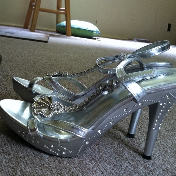 Silver, stoned heels - Picture 2 of 2