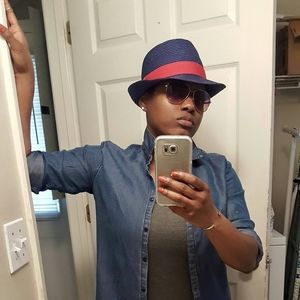 Meet your Posher, Artina