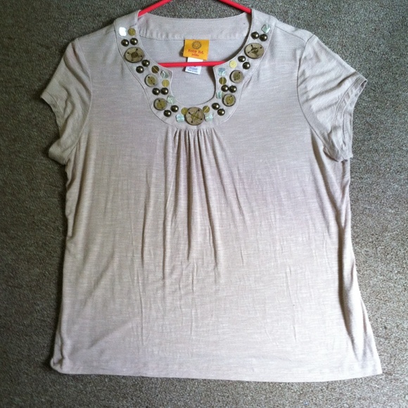 Beige top - Picture 1 of 1