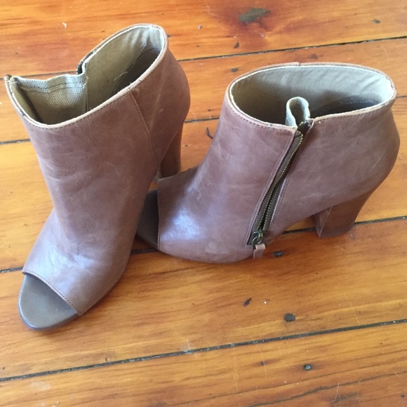 Levity booties