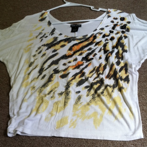 Animal print top - Picture 1 of 1