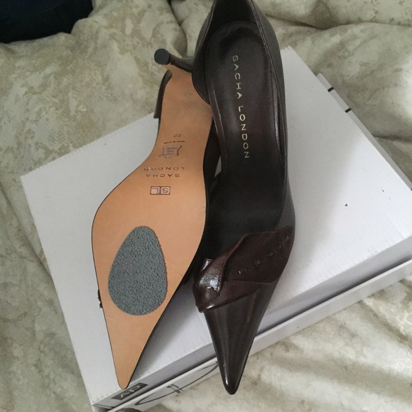 Brand new! Sasha London brown leather pump