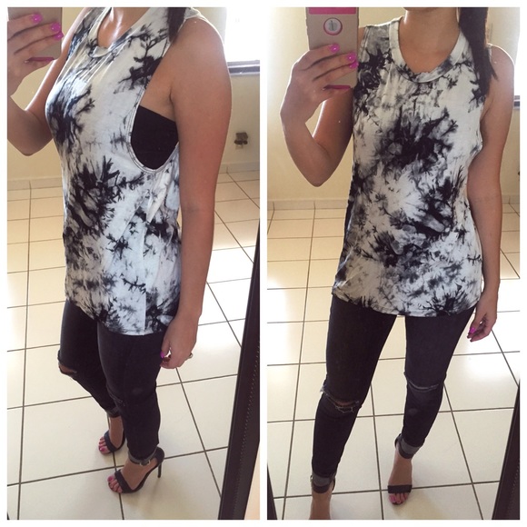 ✖️SOLD✖️ Tie Dye Twist Back Top - Picture 2 of 2