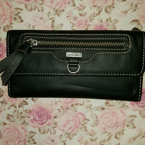 Nine West wallet