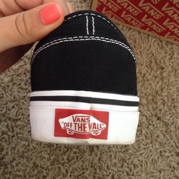 Black and white Vans - Picture 3 of 4