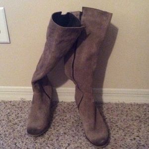 Light brown suede wedged boots.