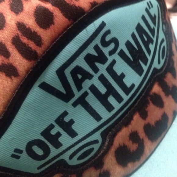 ✨STILL AVAILABLE✨ Vans Cheetah SnapBack - Picture 3 of 4