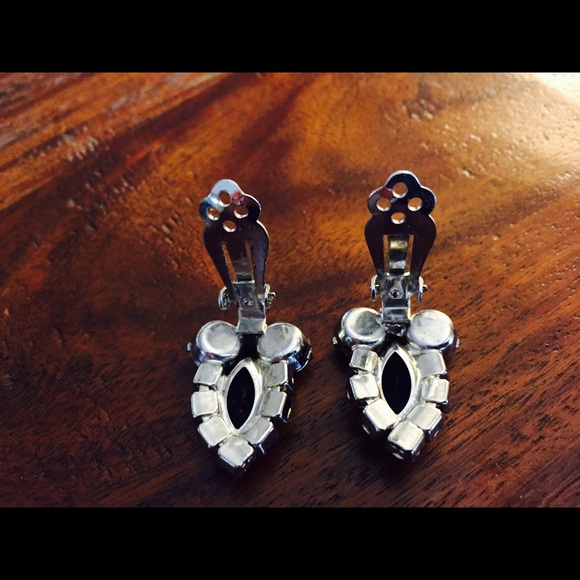 Vintage clip on earrings - Picture 2 of 3