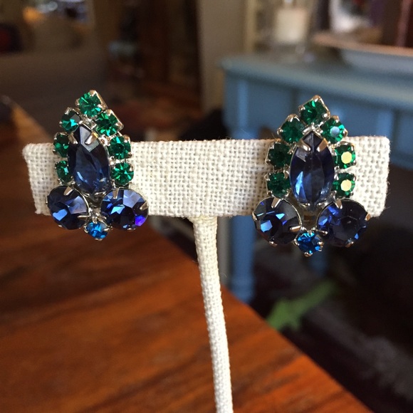 Vintage clip on earrings - Picture 3 of 3