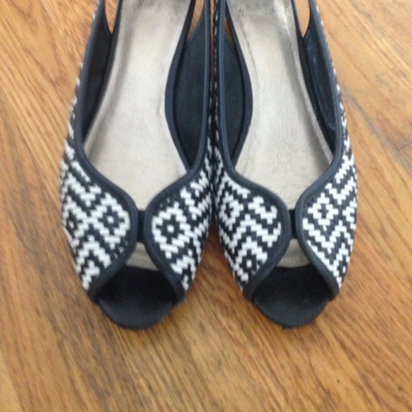 Aztec design wedges
