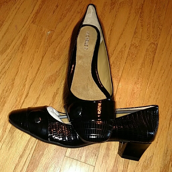 Black dress shoes