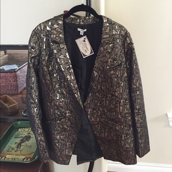 BLACK & METALLIC GOLD STATEMENT BLAZER
