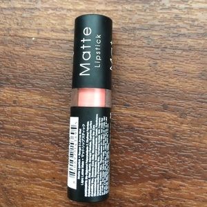 NYX MATTE LIPSTICK HIPPIE CHIC