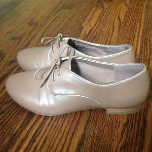 Barely worn BCBG oxfords