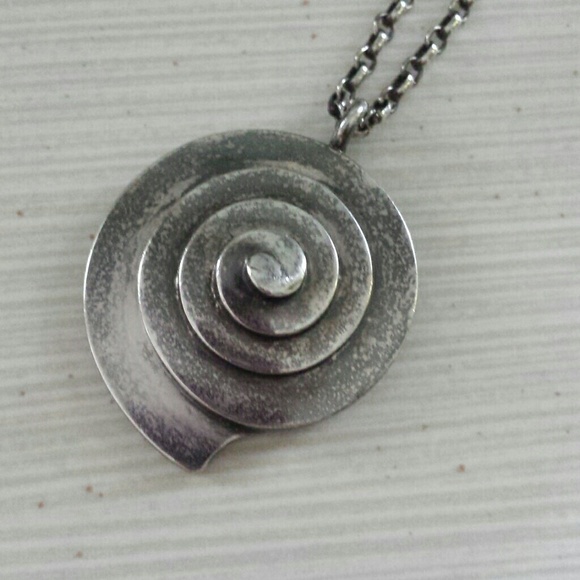 Spiral pendant