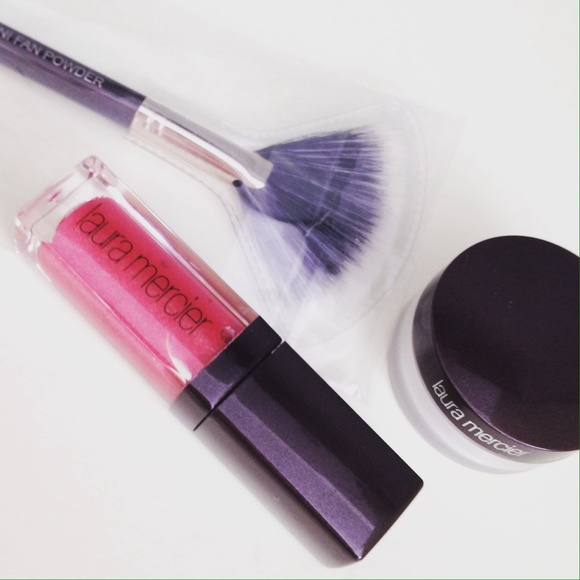 laura mercier lipgloss+ setting powder + brush - Picture 3 of 3