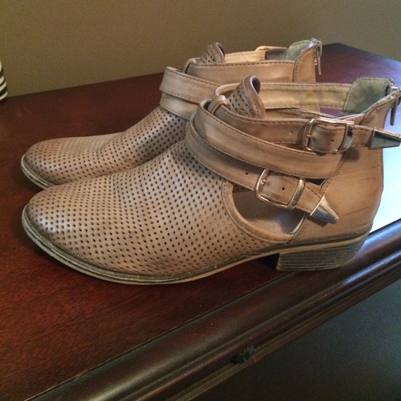 Restricted booties