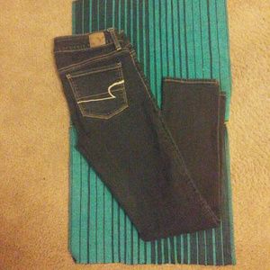 BUNDLED AE SKINNY JEANS SZ 4