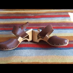 Dansko Women's Sam Ankle- Strap Clog