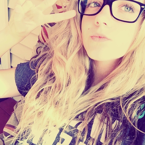 Meet your Posher, Julia - Picture 1 of 1