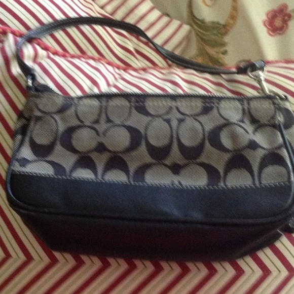 Black and gray wristlet - Picture 2 of 4