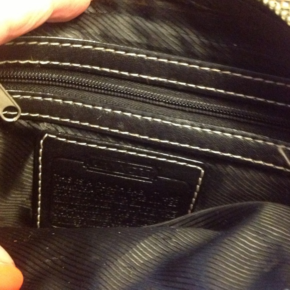 Black and gray wristlet - Picture 3 of 4