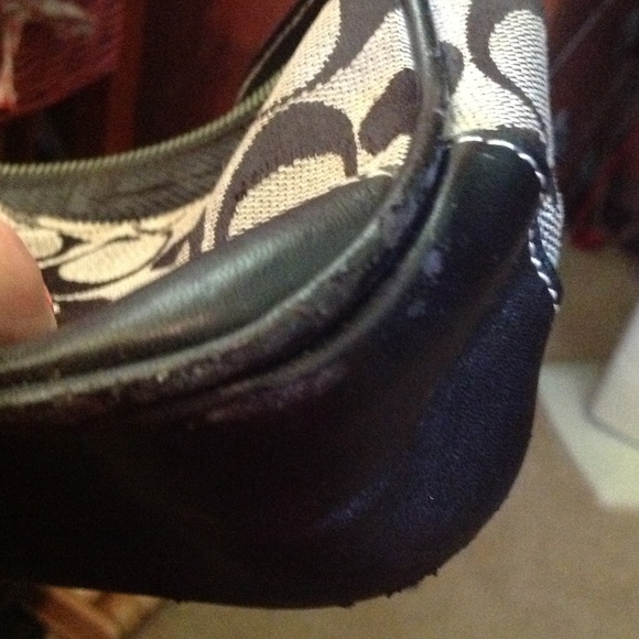 Black and gray wristlet - Picture 4 of 4