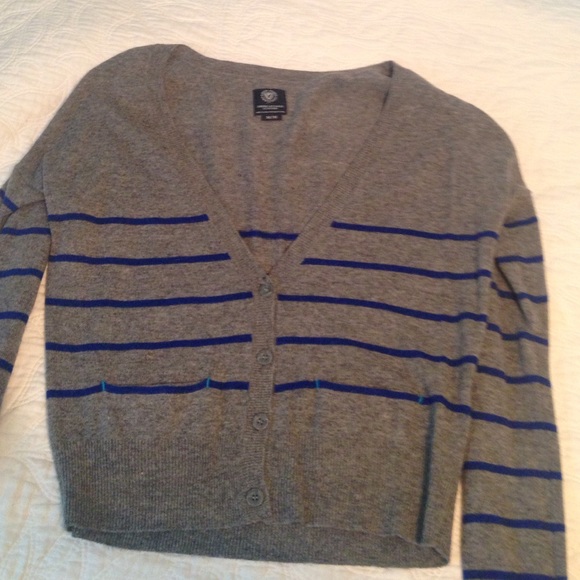Size medium american eagle sweater