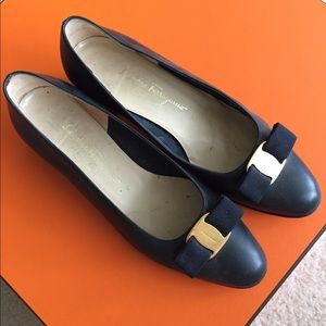 Salvatore Ferragamo Vara Pump in Nero