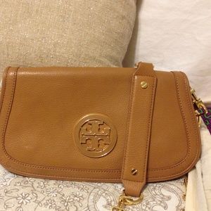 Tory Burch Classic Amanda Crossbody Bag