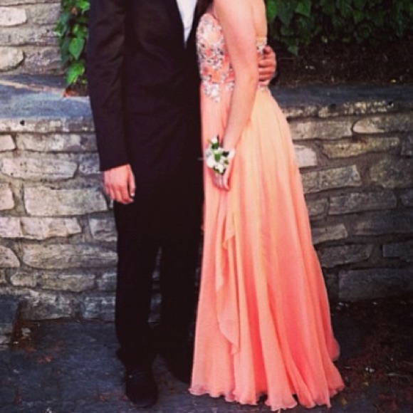 ⭐️LAST CHANCE⭐️ Peach Prom Homecoming Dress - Picture 2 of 4