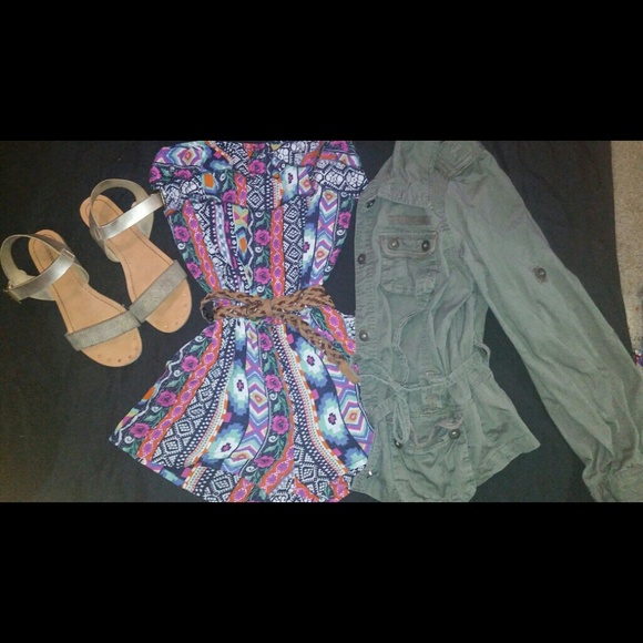 Opened back strapless romper with pockets