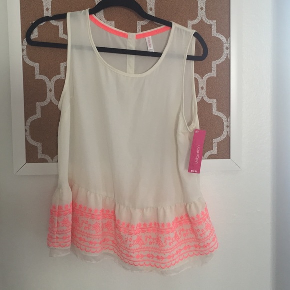 White tank peplum shirt - Picture 1 of 4