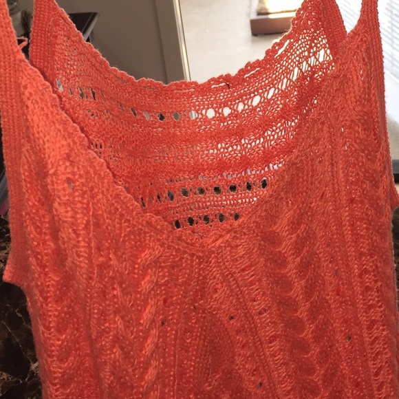 Crocheted coral tank - Picture 3 of 4
