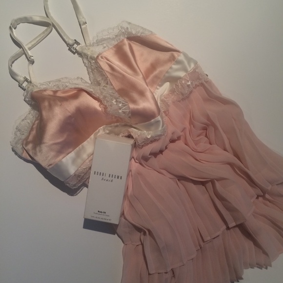 Victoria's Secret Tops - • v i c t o r i a ' s • s e c r e t // c a m i •