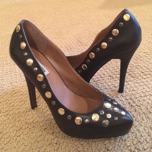 Steve Madden Black Leather Studded Pumps sz 7.5