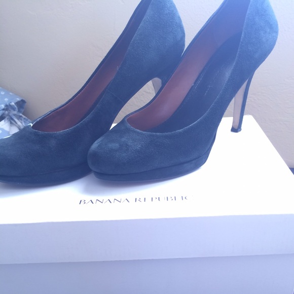 Banana republic suede shoes black