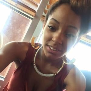 Meet your Posher, Lora