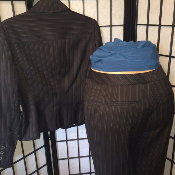 SIZE 6 -PANT SUIT NWOT, SIGNATURE by LARRY LAVINE - Picture 2 of 4