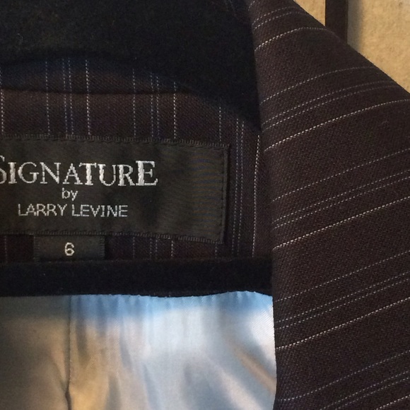 SIZE 6 -PANT SUIT NWOT, SIGNATURE by LARRY LAVINE - Picture 3 of 4
