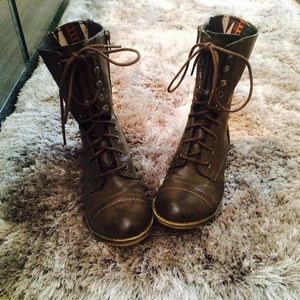 Combat boots